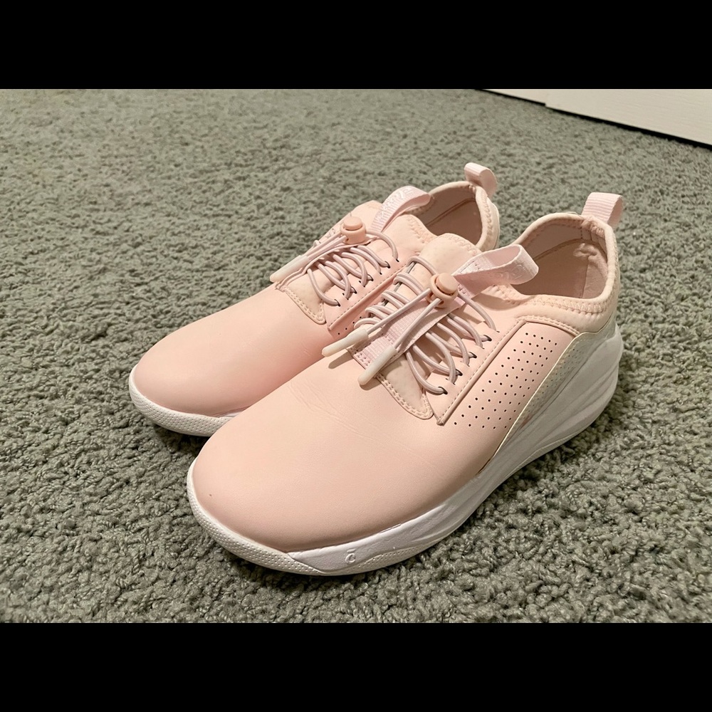 Clove nursing shoes